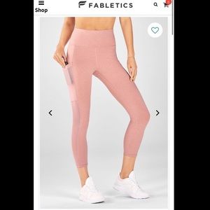 Light Pink 7/8 length Fabletics leggings 👟